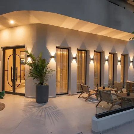 Готель Indigo Collection Adults Only 4*