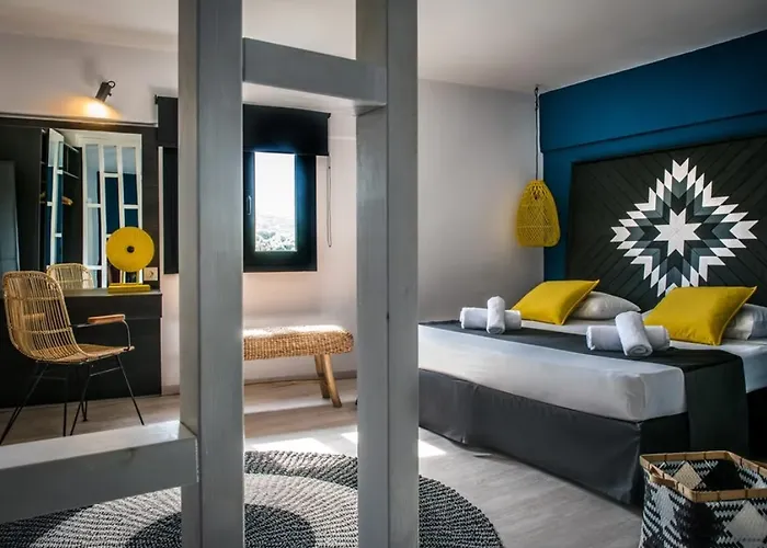 Готель Indigo Collection Adults Only 4*